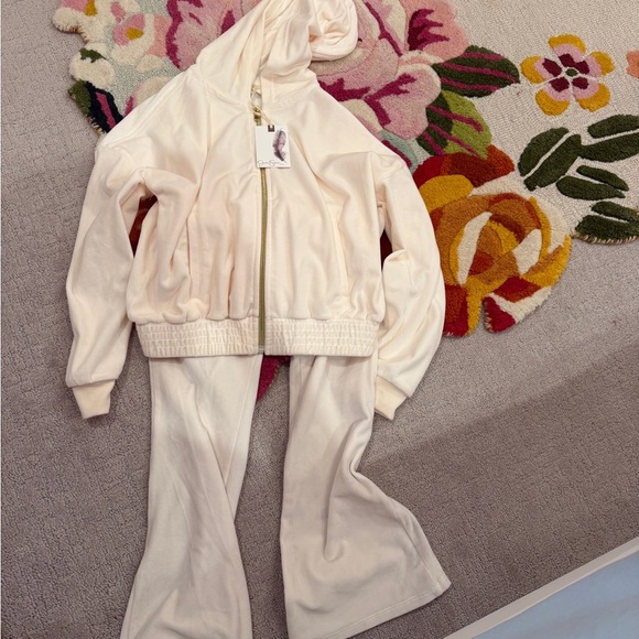 Jessica Simpson Cream Velor Kids Matching Set - Picture 1 of 2